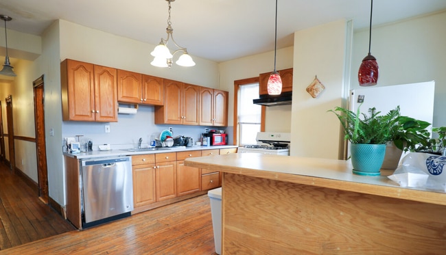 Photo - 346 Faneuil St Unidad 2