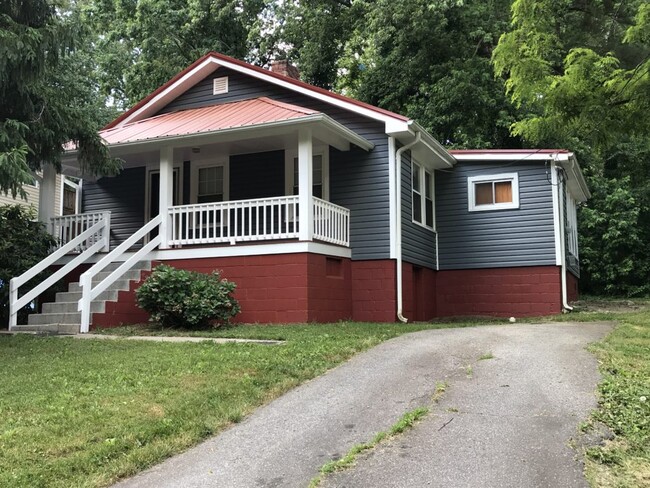 Building Photo - 66 Branning St Rental