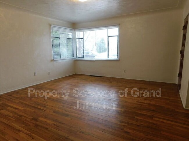 Photo - 742 Bunting Ave