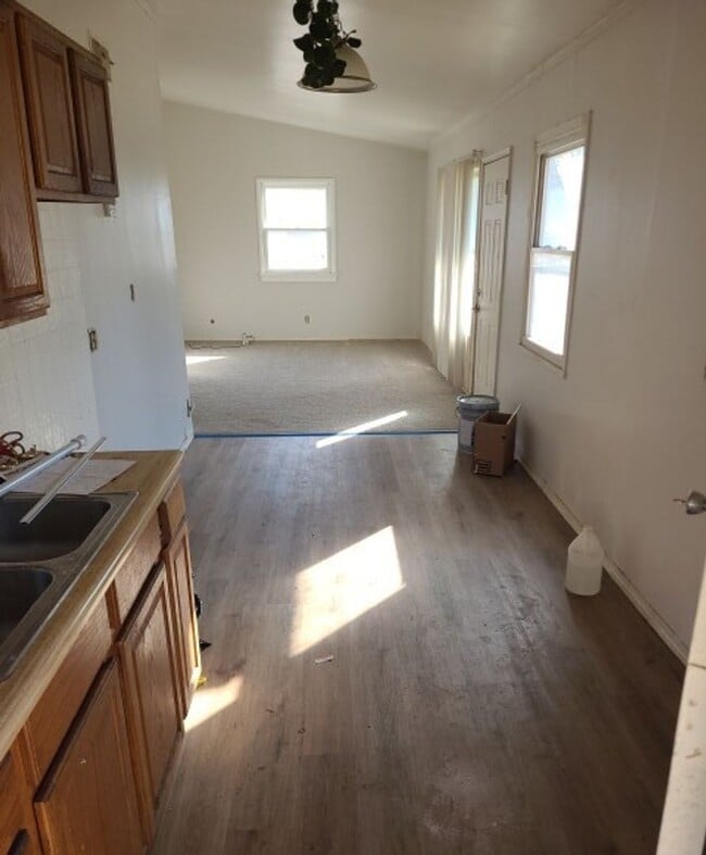 Building Photo - 1/2 Off Security Deposit Move In Special* Rental