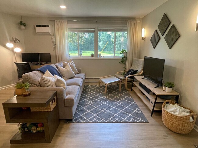 Photo - Champlin Main Floor Renovated Apartment, D... Unidad #3