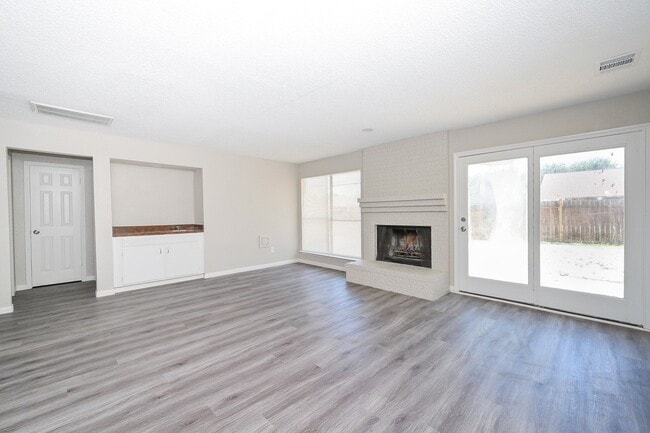 Photo - 6731 Inwood W Dr