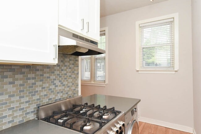 Photo - 511 W Belmont Ave Unit 3