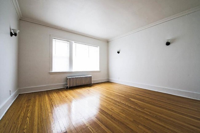 Photo - 8253-59 S Ingleside Ave