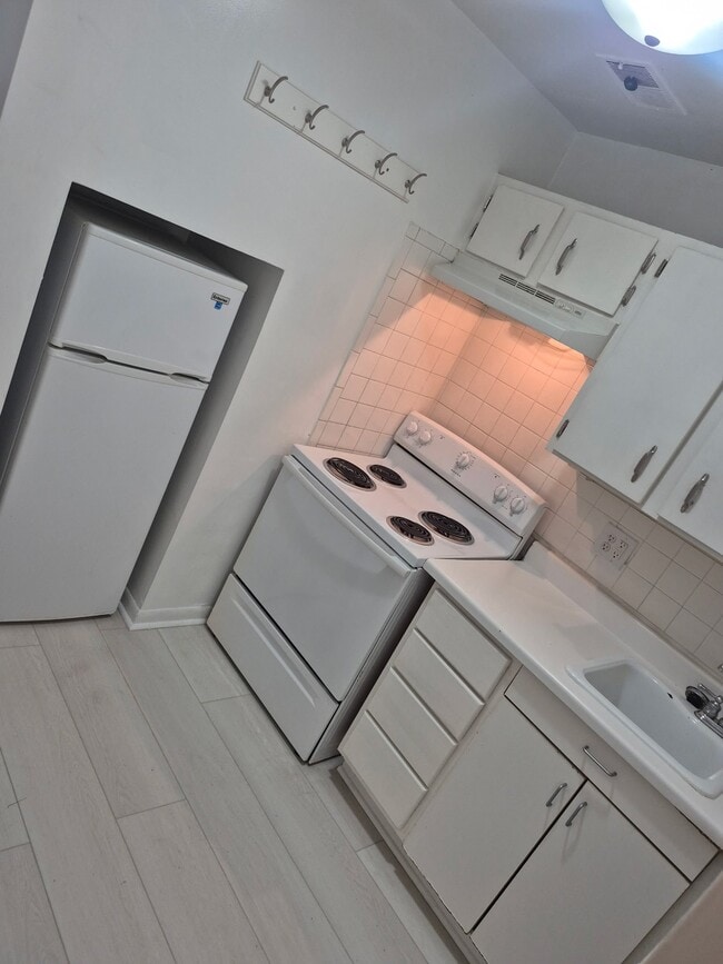 Photo - 6504 Julian Ave Unit c1
