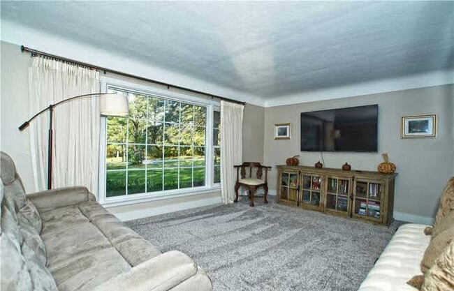 Photo - 8376 Eagle Rd