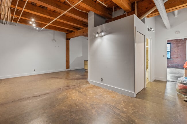 Photo - 6533 E Jefferson Ave Unidad 117