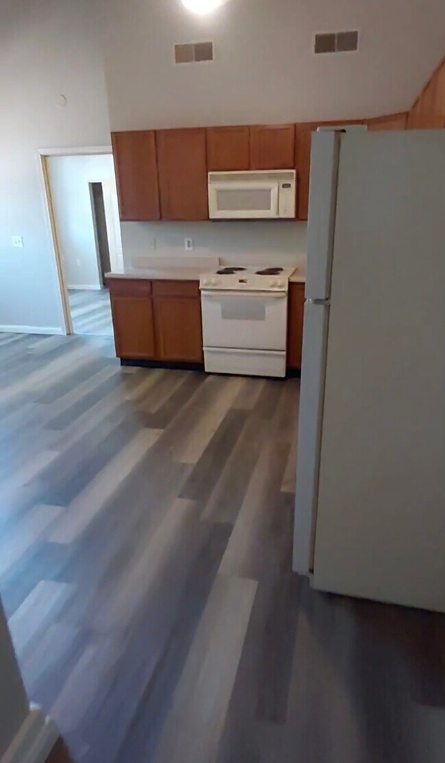 Photo - 316 W Walnut St Unit 213
