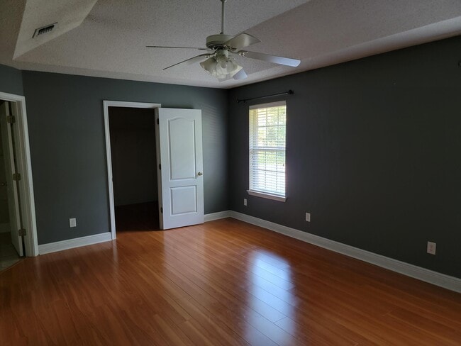 Photo - 614 Territory Ln