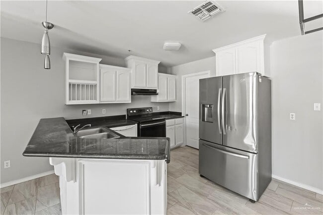 Photo - 10 S 48th Ln