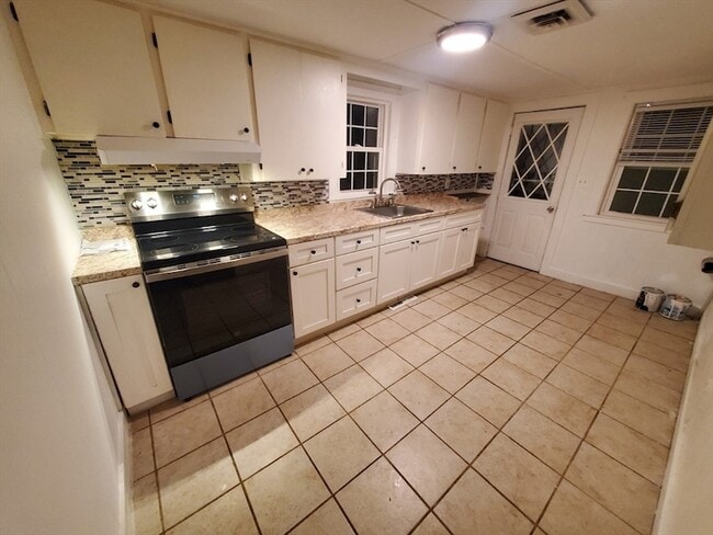 Photo - 23 Lantern Ln