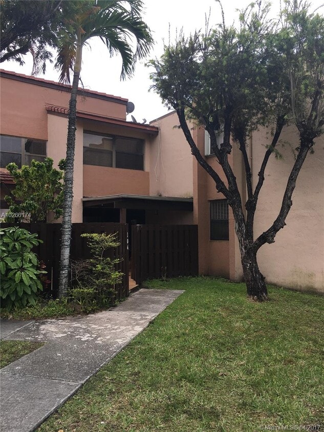 Photo - 445 W Park Dr (Miami, FL)
