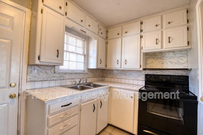 Photo - 4600 N Hamilton Dr