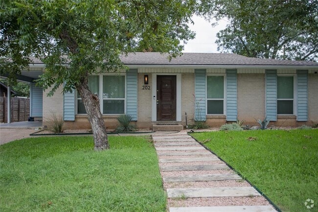 Building Photo - 202 W Crestland Dr Rental