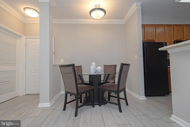 Photo - 4854 Eisenhower Ave Unidad 443