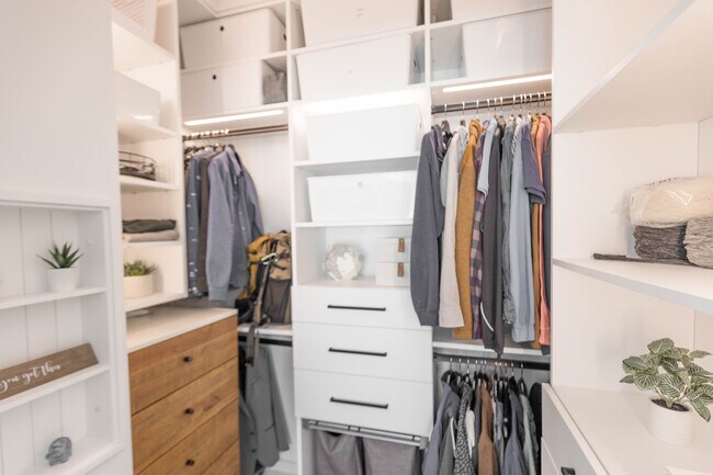 Photo - 5228 Savile Row