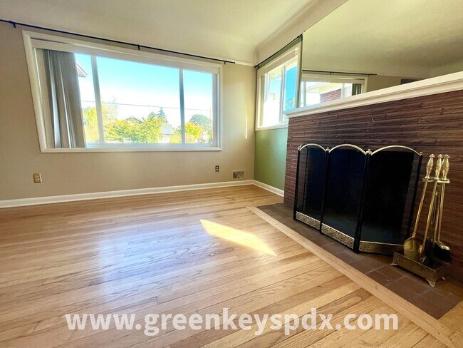 Photo - N Albina Duplex Unit 10230-7107 N Albina Ave