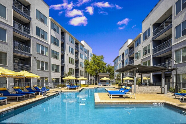 SouthShore_amenity_pool (1)