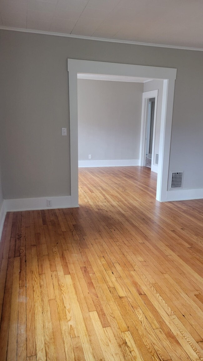 205 Roosevelt Ave Unit 205 Roosevelt Ave