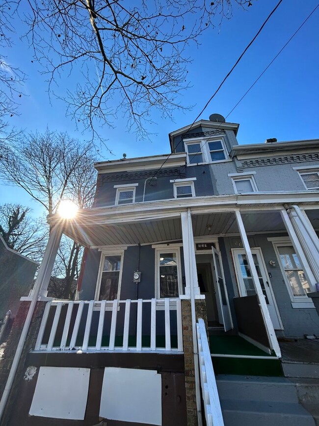 Building Photo - LARGE! NEWLY REMODELED 4 BEDROOM HOME 4 A STEAL!!!