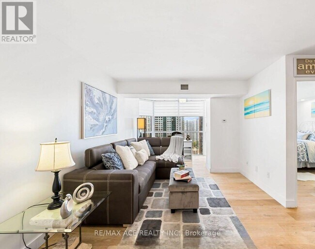 Photo - 285 Enfield Pl Unit 1611