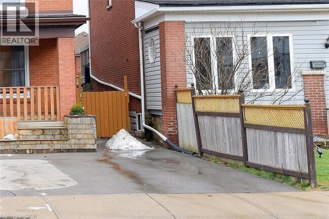 Photo - 72 Glendale Ave N