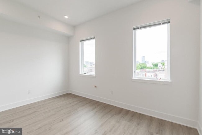 Building Photo - 1622 Point Breeze Ave Unit 107