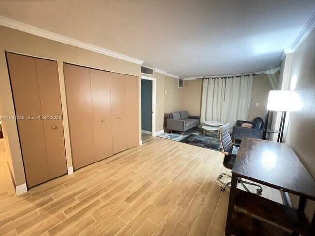 Photo - 1750 James Ave Unidad 5G