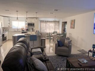 Photo - 766 SW Belmont Cir