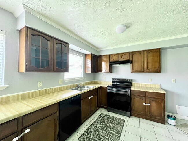 Photo - 1338 Holbech Ln