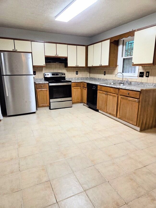 Photo - 4438 Coopers Creek Dr SE