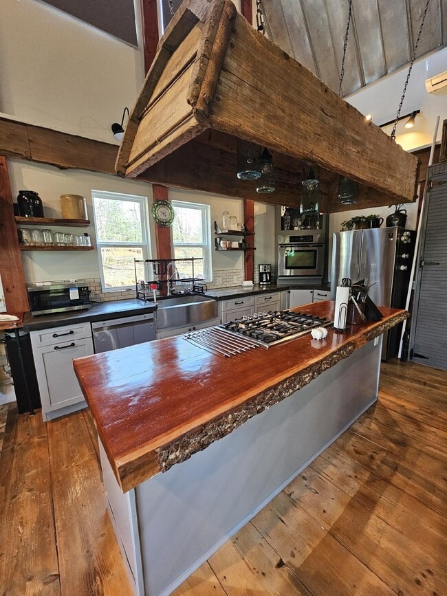 Photo - 426 Verner Mill Rd