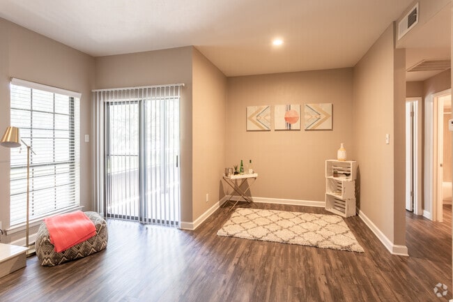 1HAB, 1BA 650 ft²