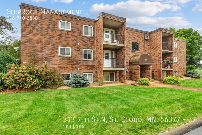 Building Photo - 313 7th St N Unit 37