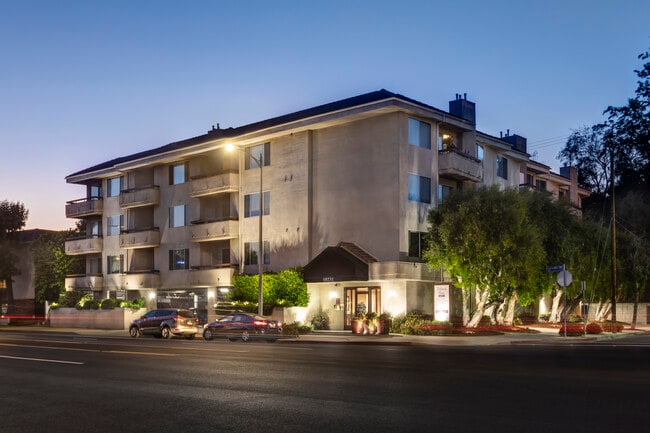 Photo - 10231 / Toluca Place