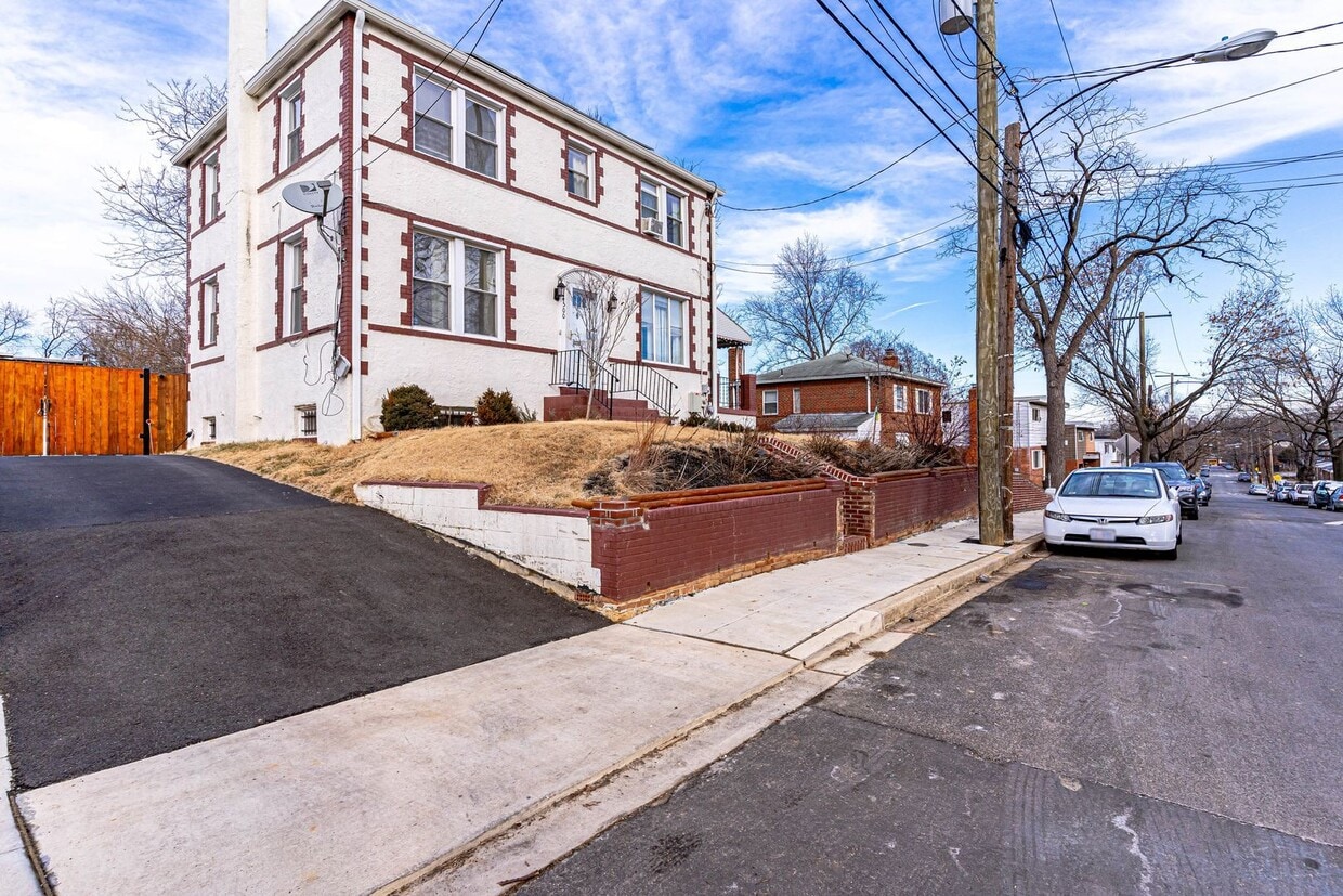 Spacious 3-Bedroom, 2.5-Bath Home with Gat... - Spacious 3-Bedroom, 2.5-Bath Home with Gat...
