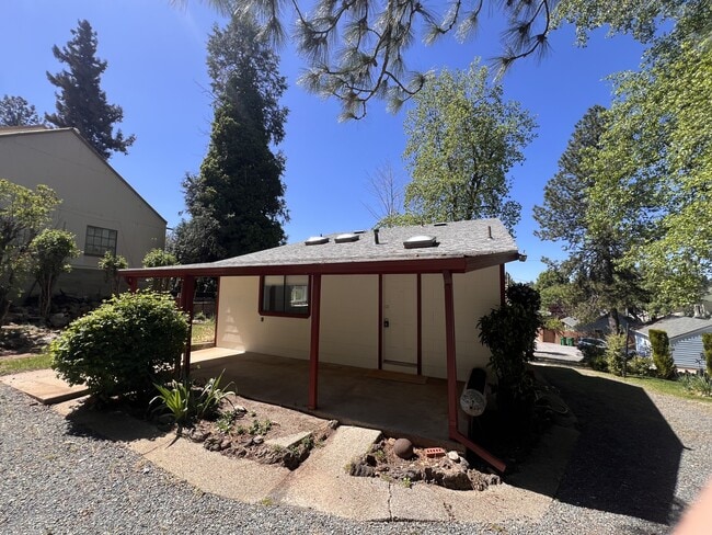 Photo - 503 1/2 S Auburn St