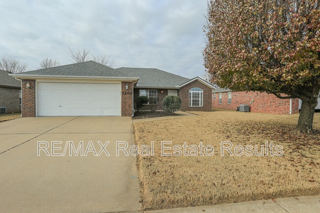 Photo - 1202 SW Cabriolet St