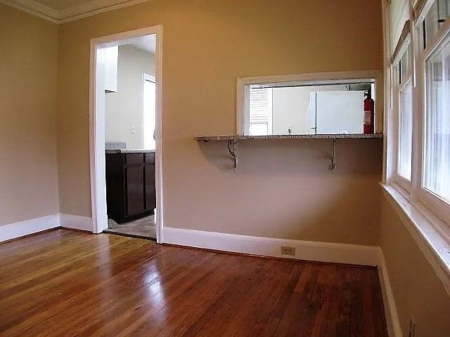 Photo - 958 Estes Dr SW