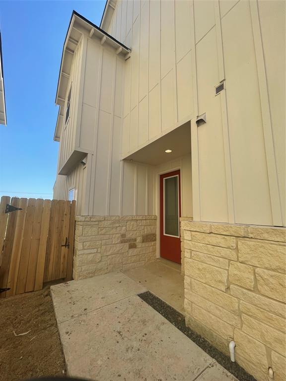 232 Sapphire Dr
