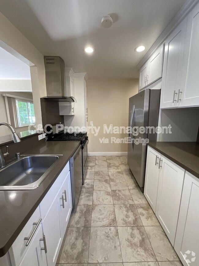 Building Photo - 80 Murlagan Ave Unit A Rental