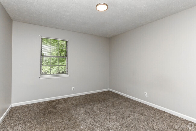 2BR, 1BA - 840 SF