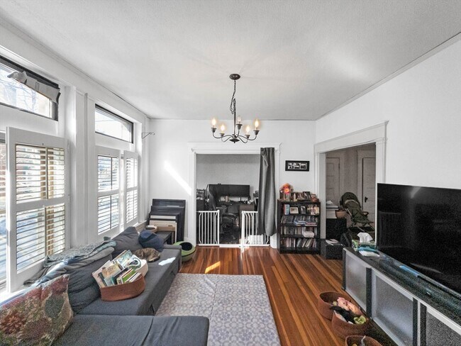 Photo - 27 Lakeville Rd Unit 1