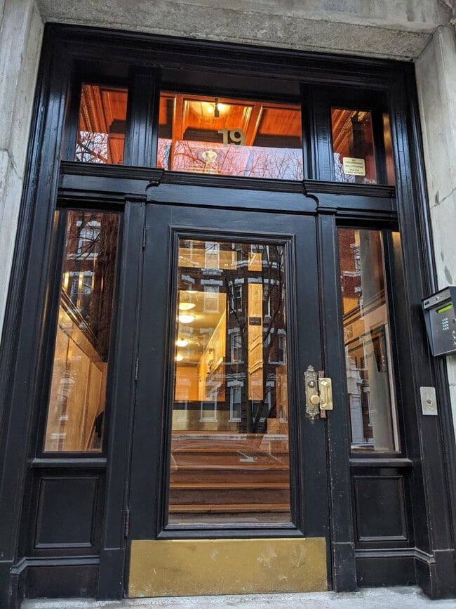 Building Photo - 19 Queensberry St Unit 4