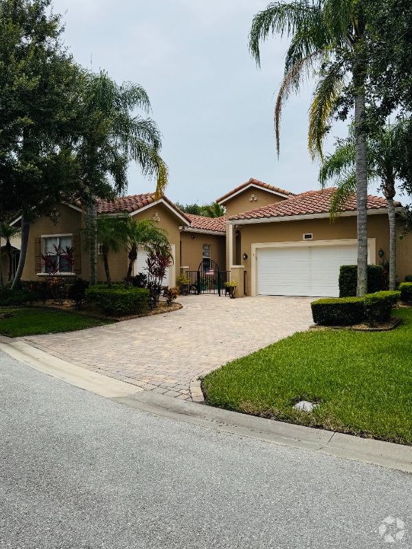 Building Photo - 5588 SW Bellflower Ct Rental