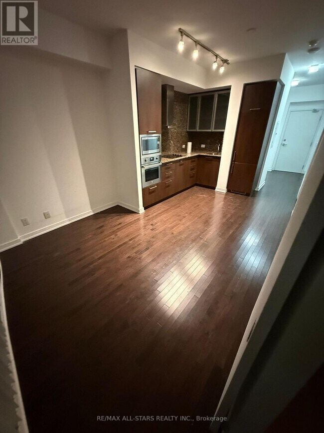 Photo - 14 York St Unit 609