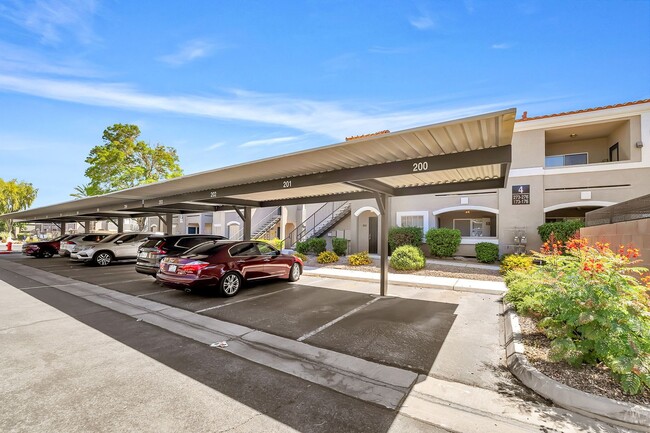 Building Photo - Spacious single-level, first-floor unit featuring 3 bedrooms and 2 bathrooms.