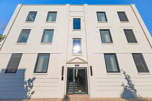 Photo - 2023 N Drake Ave Unidad 1N