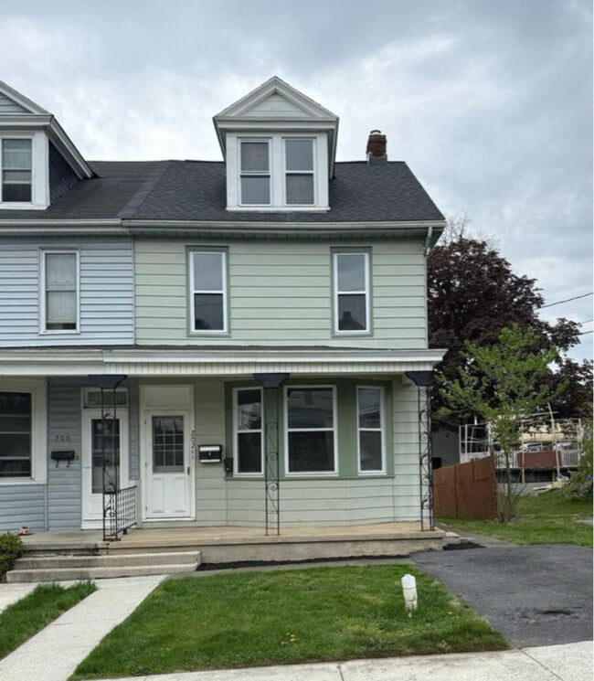 Building Photo - 202 E Cumberland Rd Rental