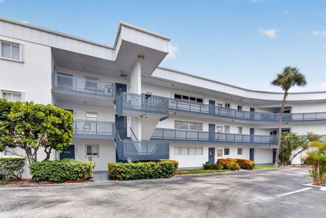 Photo - 200 Waterway Dr S Unit 303